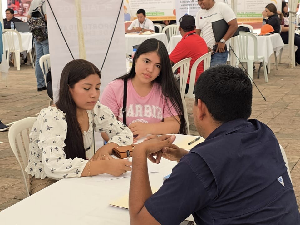 21 empresas ofrecieron plazas de trabajo en Coatepeque
