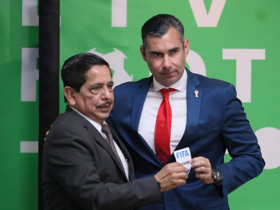 28 árbitros de Guatemala reciben gafete FIFA para el 2023