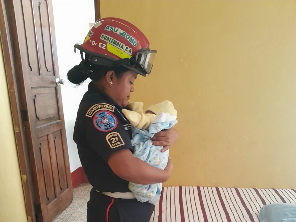 Abandonan a bebé de cinco días en un hotel de Coatepeque