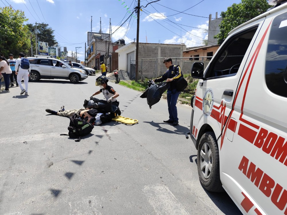 Abuelito muere en colisión de motocicletas