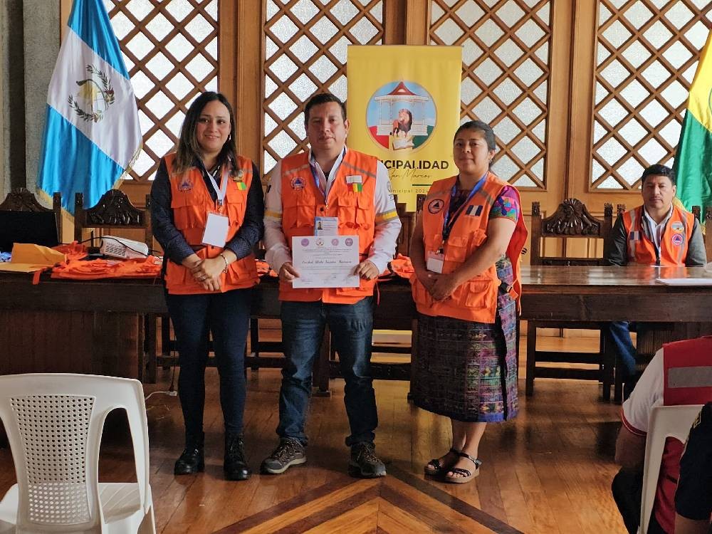 Acreditan a integrantes de Comred en San Marcos