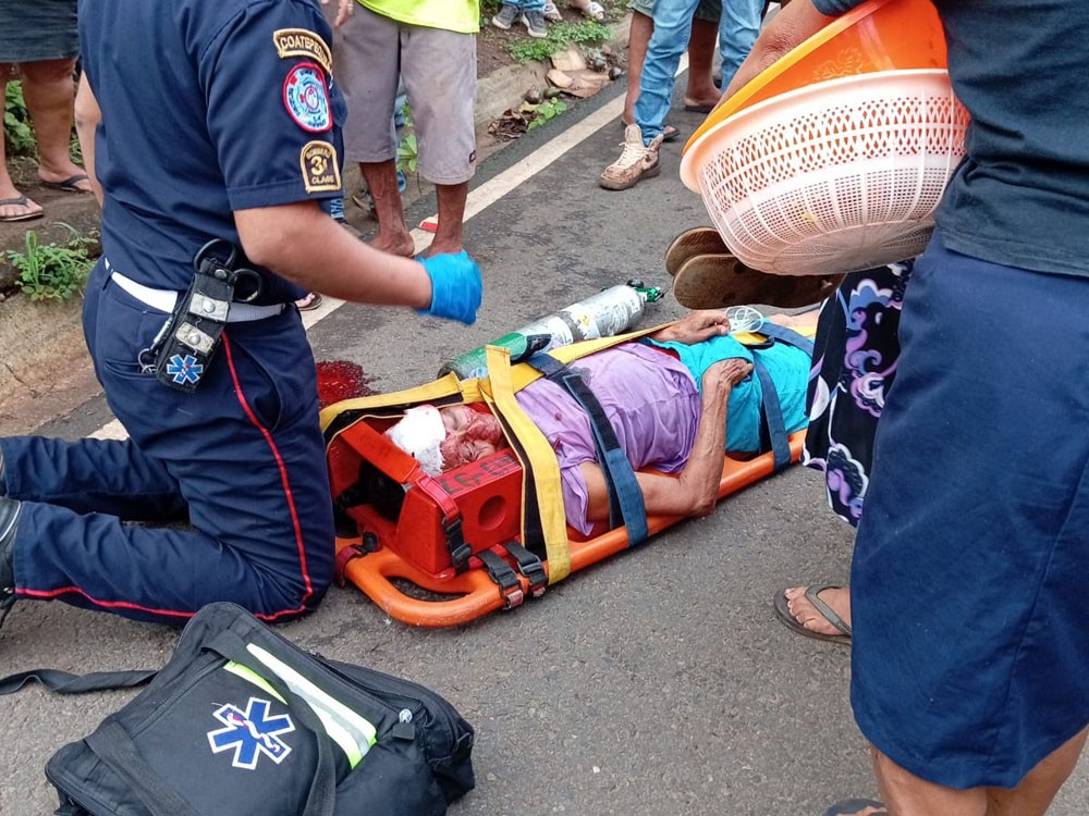 Adulta mayor es atropellada por microbús en Coatepeque