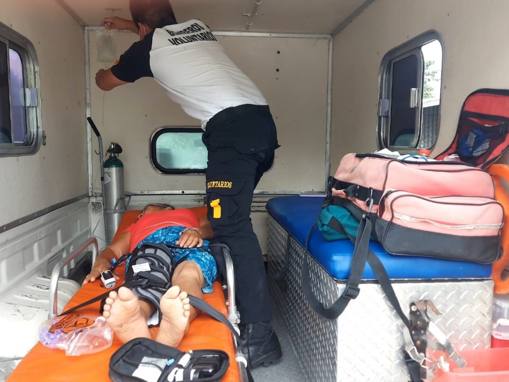 Anciana cae a barranco de 200 metros de profundidad