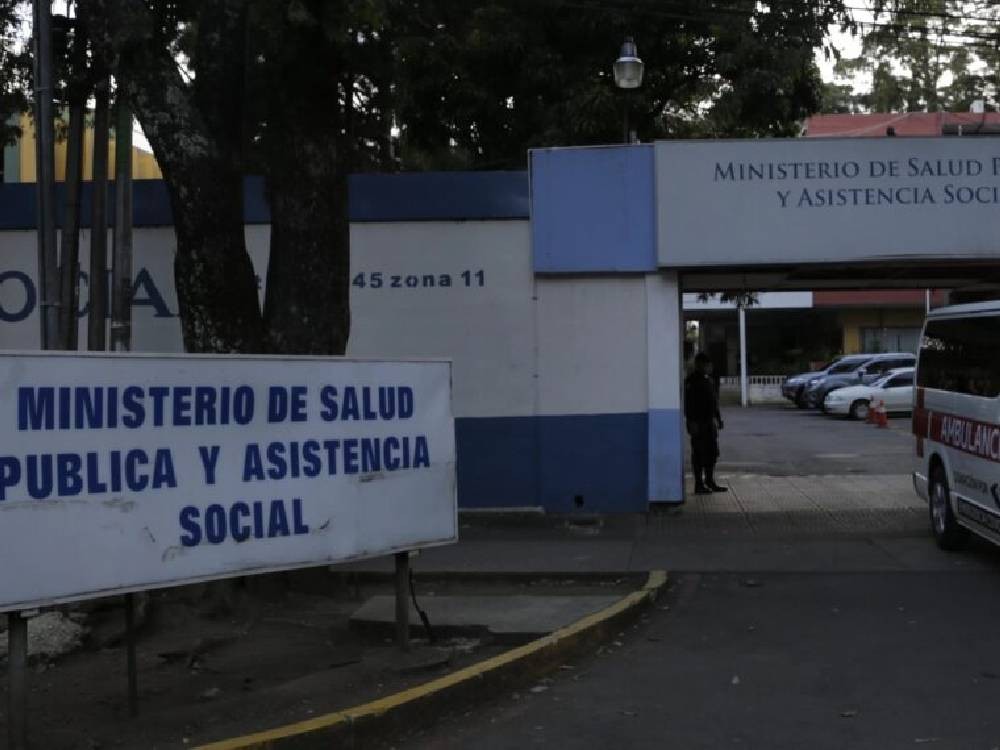 Anuncian aumento de Q1 mil 200 mensuales al personal permanente del Ministerio de Salud