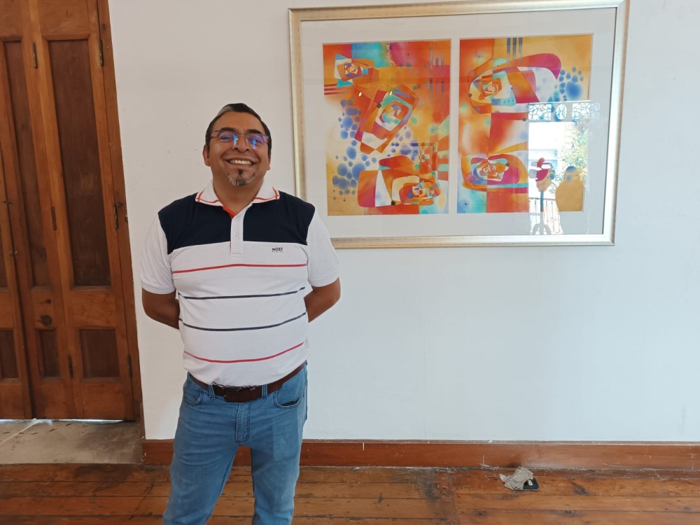 Artista quetzalteco Josué Hernández inaugura exposición “Homenaje a Quetzaltenango”