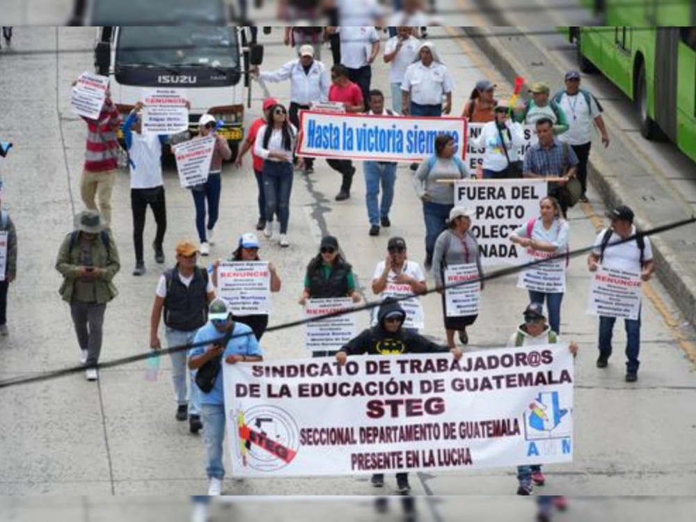 Asociación Magisterial Quetzalteca muestran su rechazo a las acciones del STEG