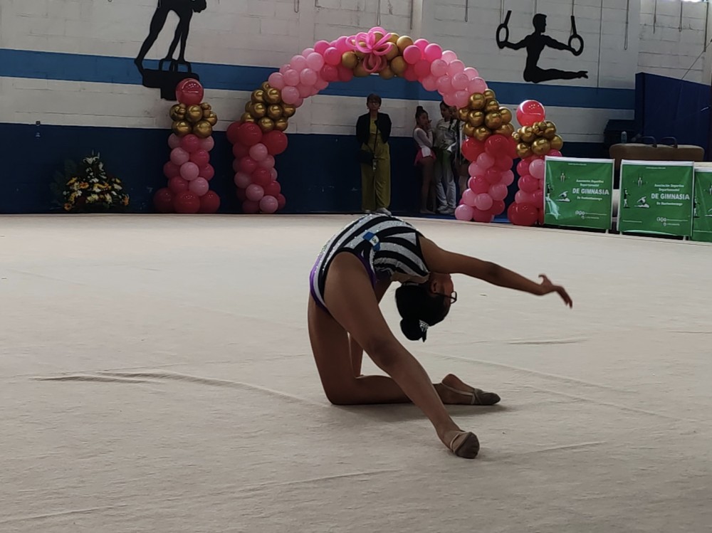 Atletas buscan destacar en copa regional de gimnasia