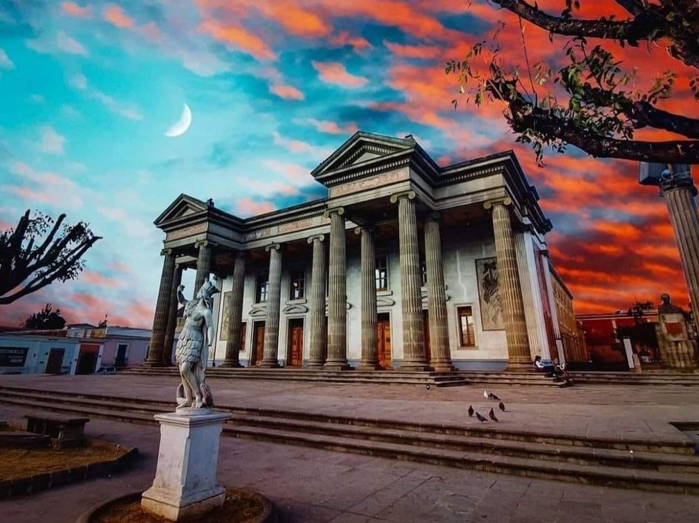 AUDIO Teatro Municipal de Xela continúa promoviendo recorridos guiados