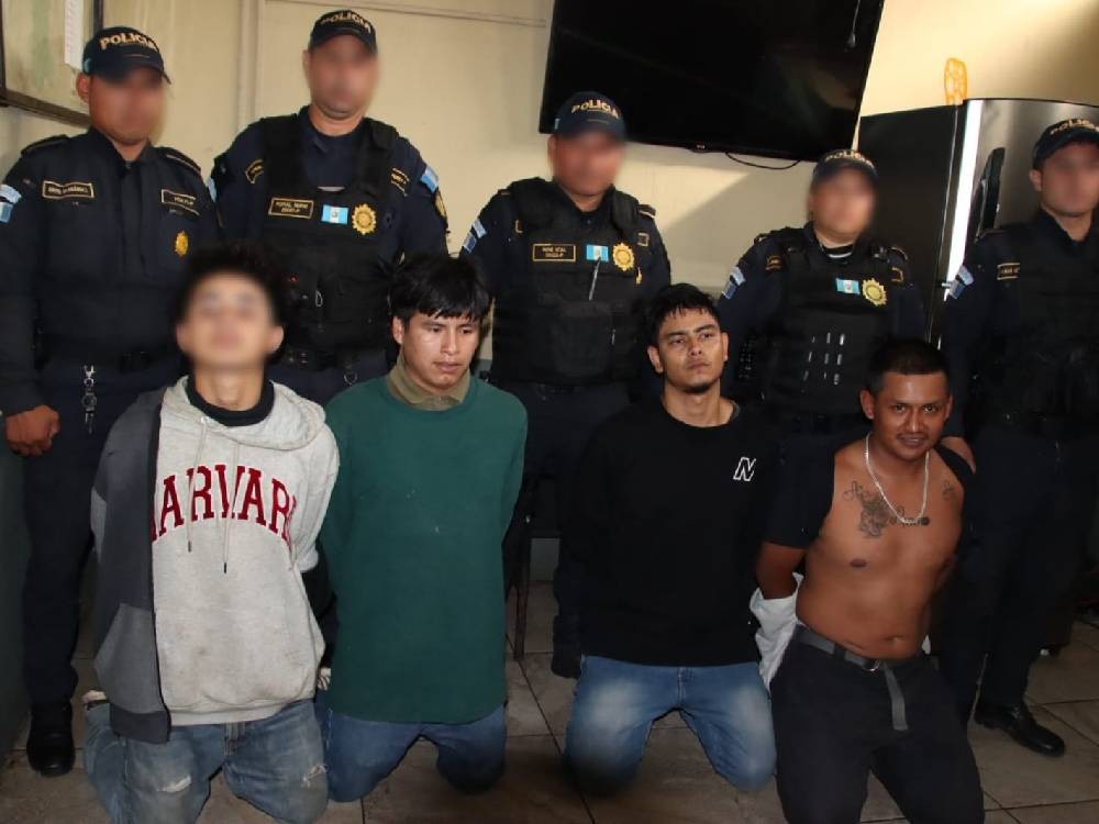 Caen cuatro supuestos motosicarios posiblemente vinculados al crimen de una estudiante de 14 año