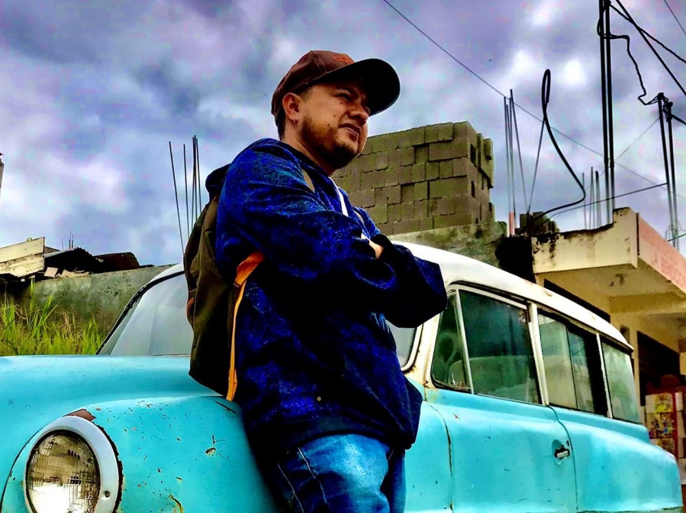Cantante huehueteco lanza su nuevo sencillo titulado "Corazón Partido"