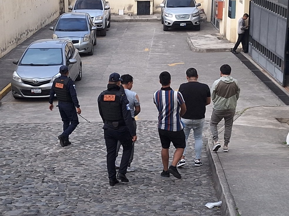Capturan a cuatro presuntos prestamistas por amenazas y agresión 