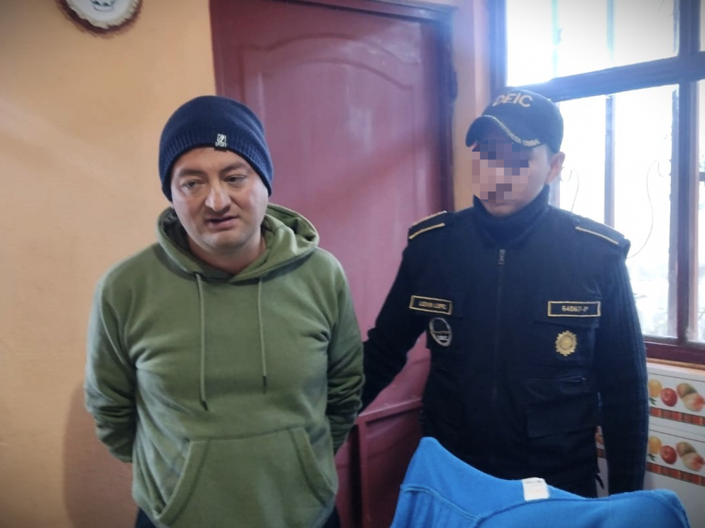 Capturan en Xela a hombre que almacenaba y distribuía pornografía de menores