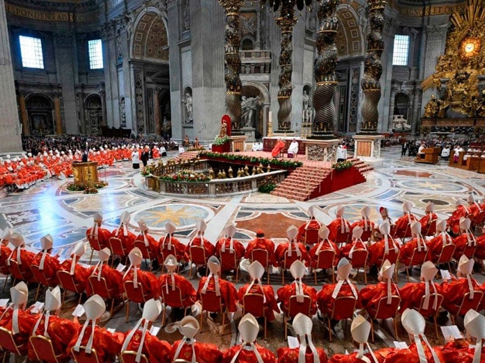 Cardenales de todo el mundo se reúnen en el Vaticano para elegir al nuevo líder de la Iglesia Católica
