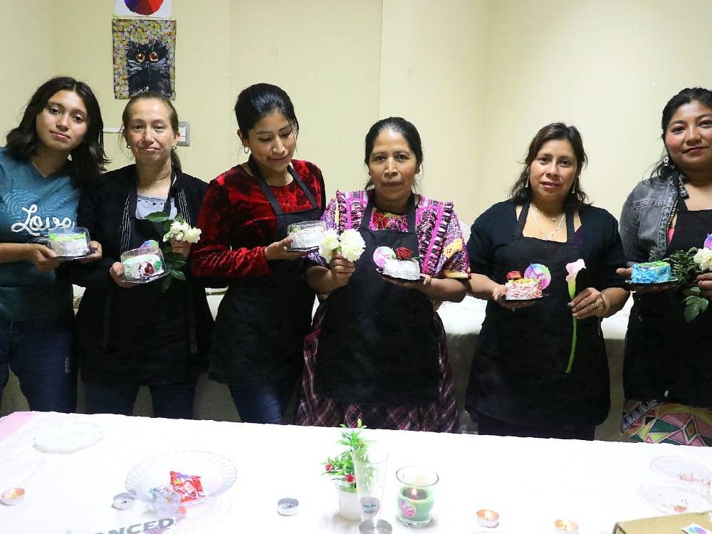 Combinan arte y repostería para celebrar el Día de la Madre
