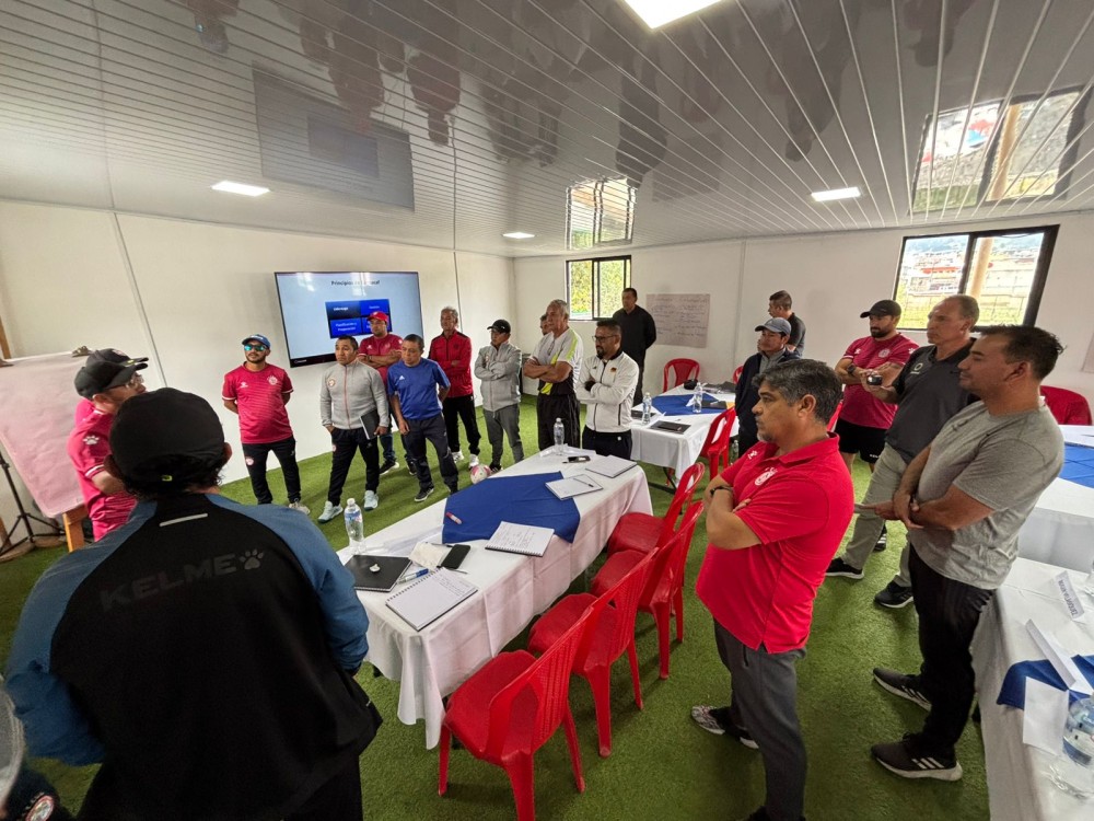 Concacaf capacita a entrenadores en Quetzaltenango