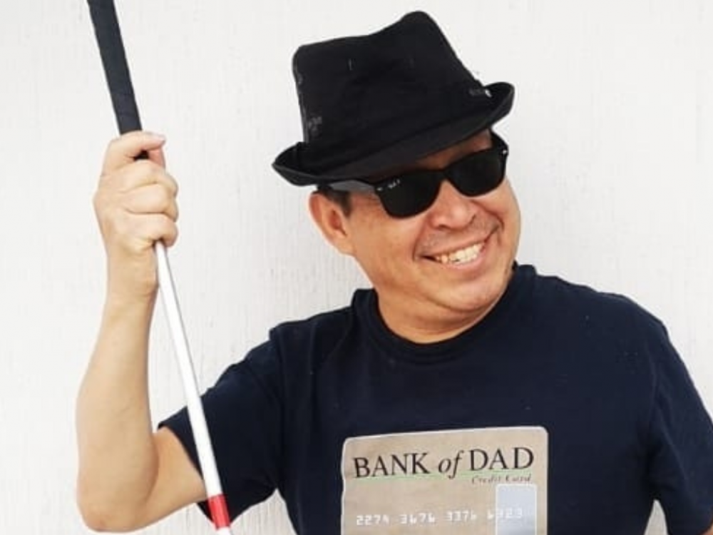 Conoce la historia de Edgar "El Cubo" Arriola, actor guatemalteco con discapacidad visual que visitó Xela