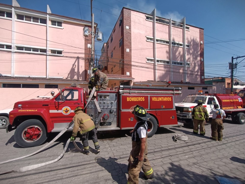 Mujer de 50 años muere en incendio de apartamentos en la zona 9 de Xela