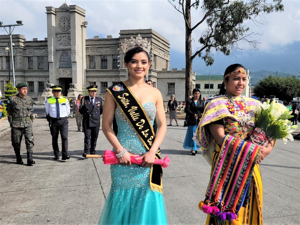 FOTO: desfile inaugura la feria de San Pedro Sacatepéquez