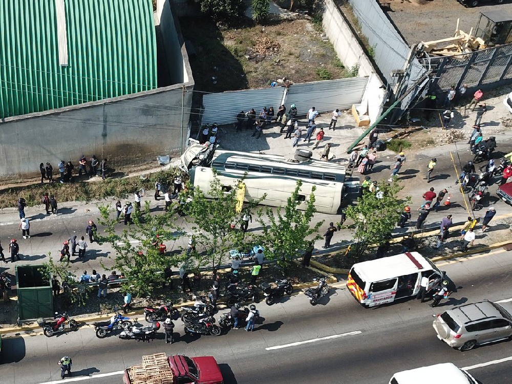 Dos fallecidos y varios heridos en accidente en la Interamericana 