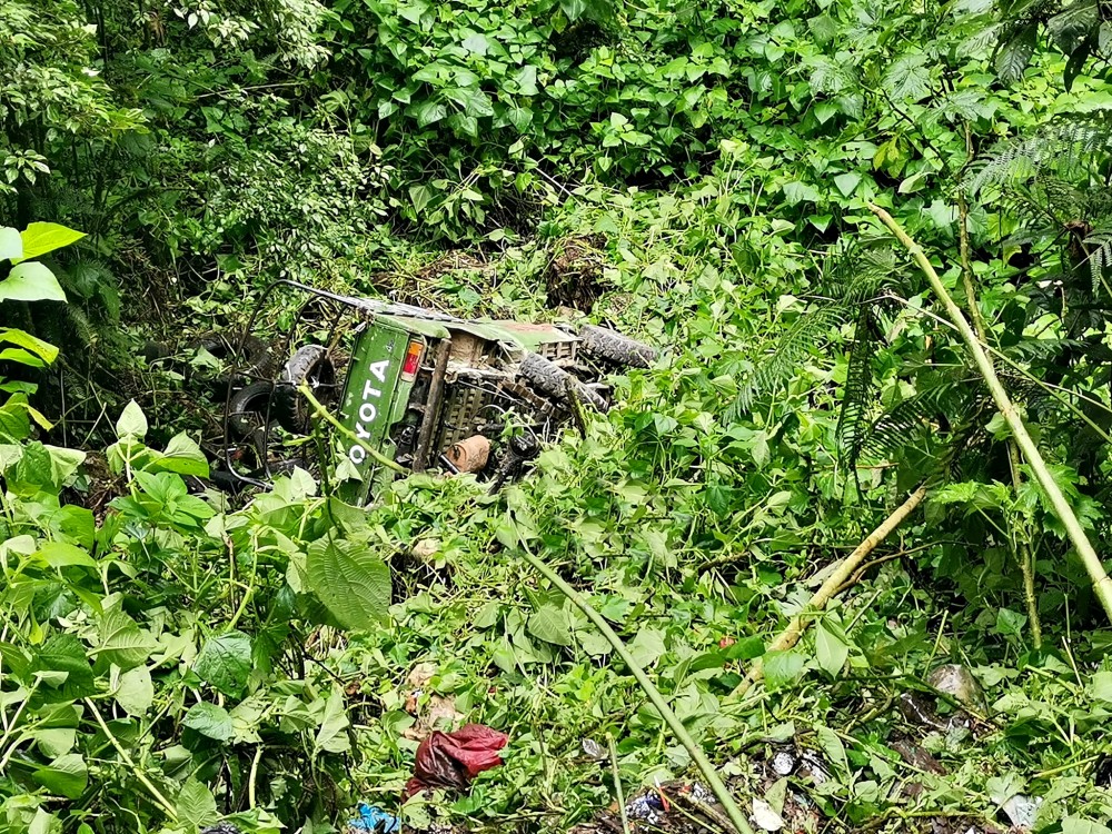 Dos muertos y dos heridos al caer picop a barranco
