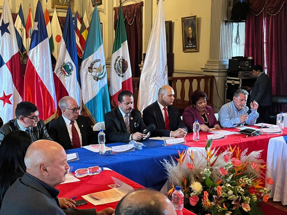 Dos salvadoreños y un colombiano son los ganadores de Juegos Florales Hispanoamericanos 2023