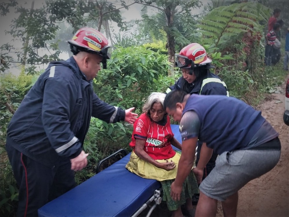 Encuentran con vida a mujer de 75 años que desapareció en El Tumbador, San Marcos