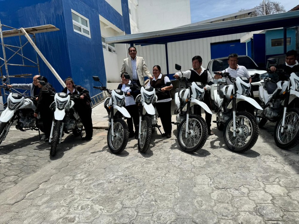 Entregan unidades motorizadas para personal de salud