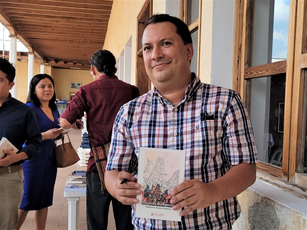 Escritor originario de Samayac presenta el libro Pájaros Bohemos