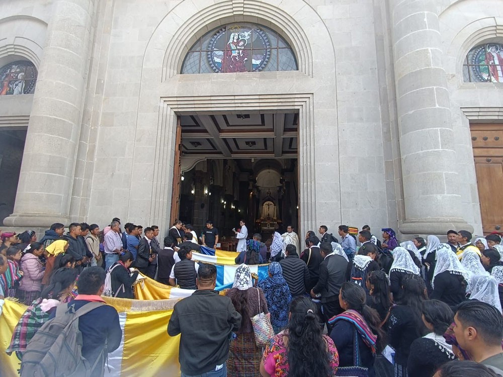 Fieles de Momostenango participaron en peregrinación jubilar hacia la Catedral de Los Altos