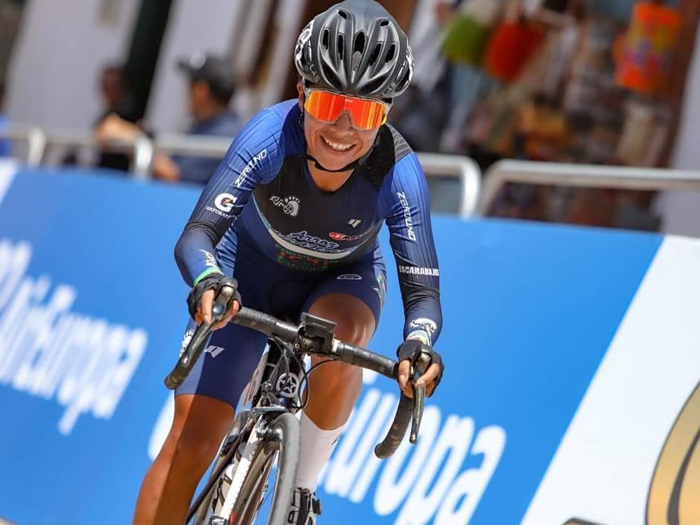 Gaby Soto fue presentada con su equipo en la Vuelta a Colombia