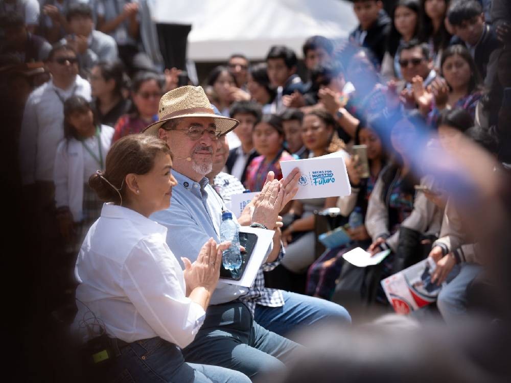 Gobierno lanza programa “Becas por Nuestro Futuro”