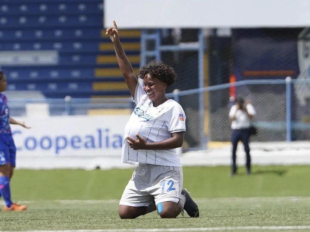 Goleadora tica se suma a las filas de Xinabajul Femenil