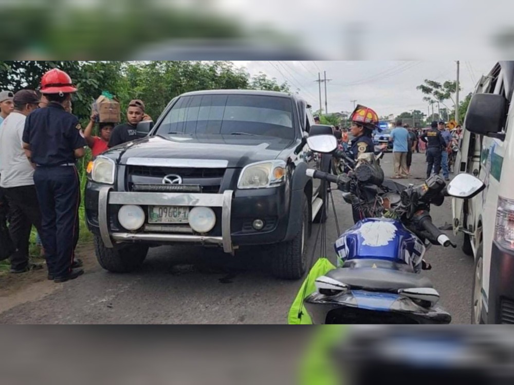 Hombre es asesinado a balazos dentro de su vehículo