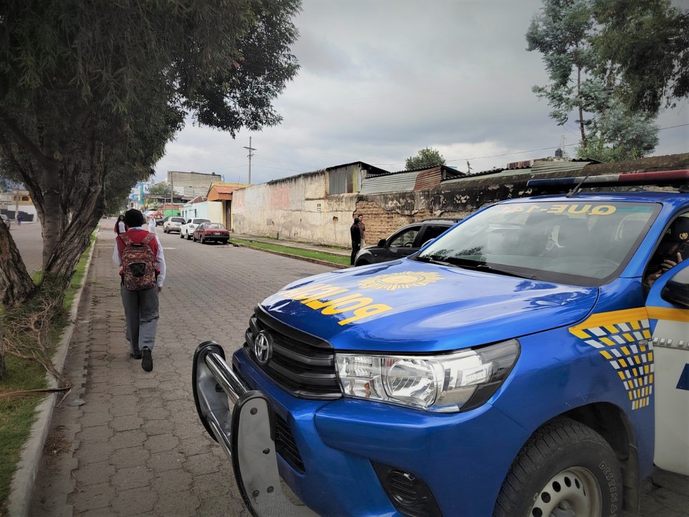 Hombre sufre paro cardíaco y se desploma en la vía pública