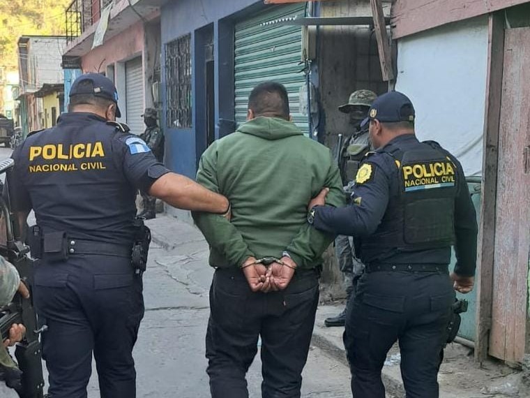 Huehuetenango: Capturan a hombre en frontera con México que transportaba droga en vehículo robado 