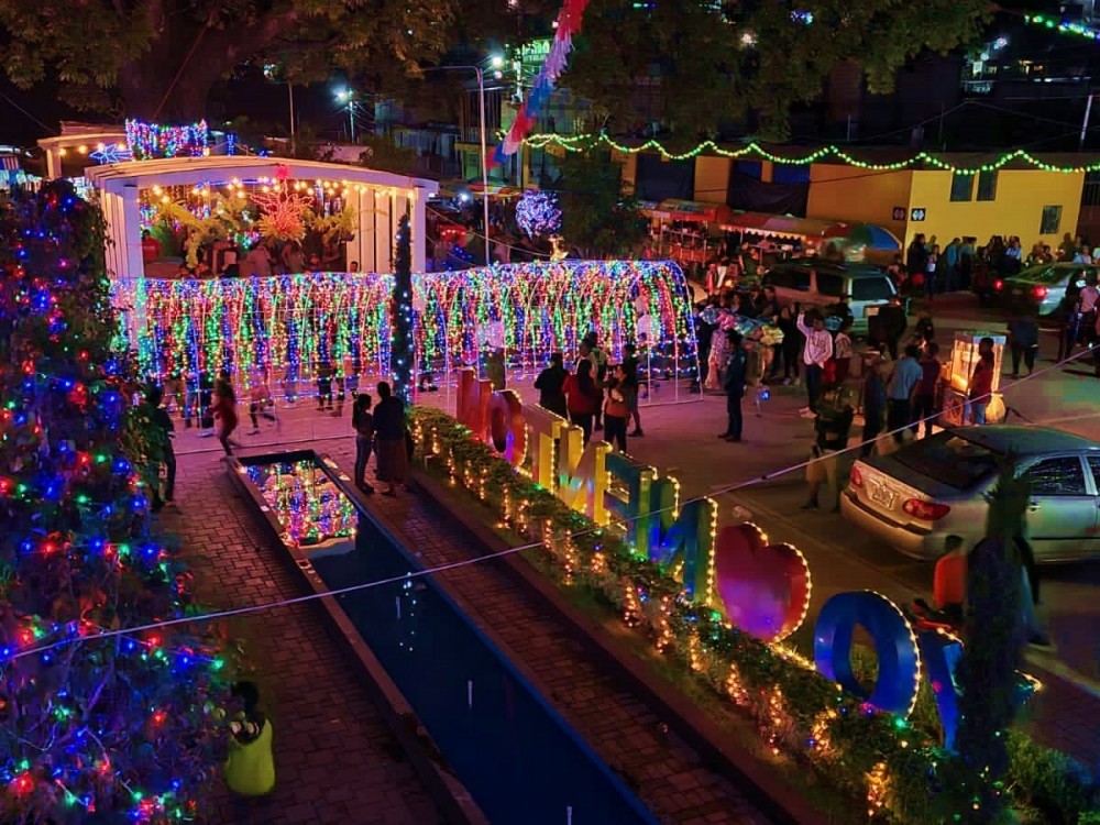 IMÁGENES: Nentón se ilumina por la navidad 