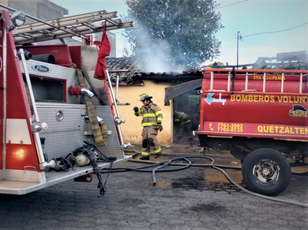 Incendio en vivienda de la zona 3 de Xela deja pérdidas mayores a Q300 mil
