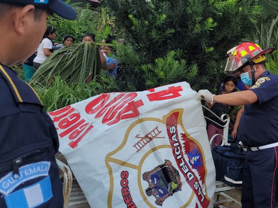 Investigan asesinato de adolescente en la banca de un parque de Colomba Costa Cuca