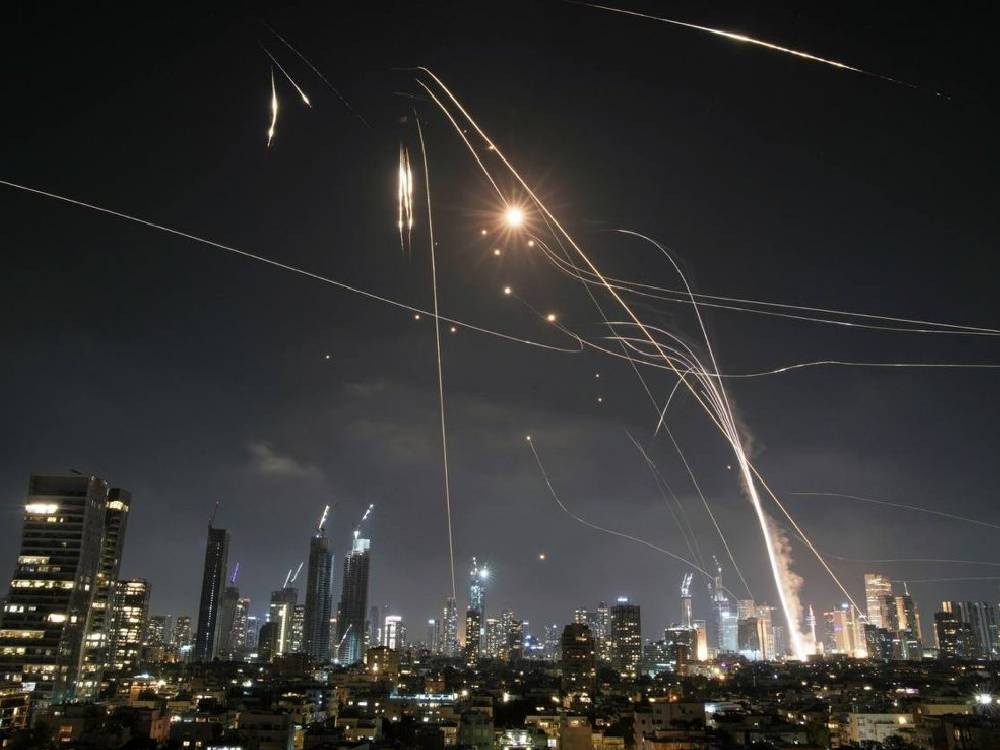 Irán responde con misiles a un ataque previo de Israel 