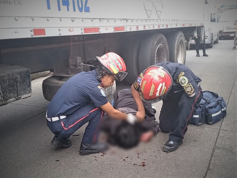 COATEPEQUE: mujer de 22 años fallece al caer bajo un camión
