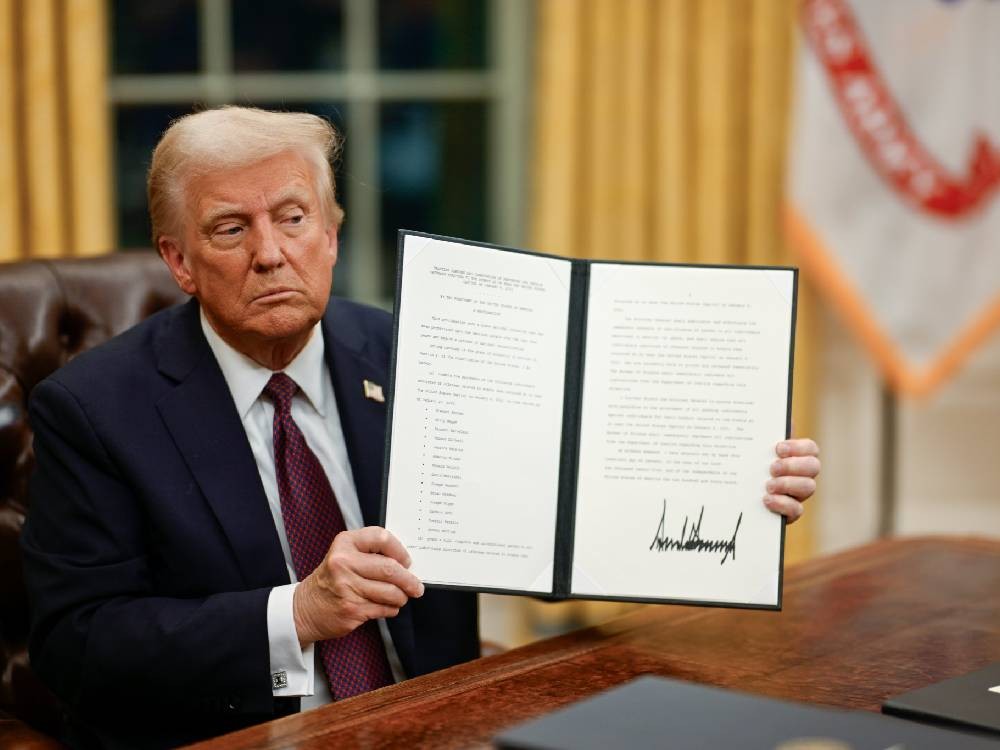 Juez bloquea temporalmente orden de Trump de cancelar la ciudadanía por nacimiento