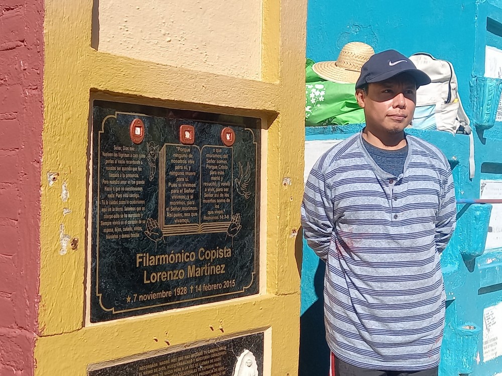 La historia de Filarmónico Copista Lorenzo, a quien la música sigue en el más allá