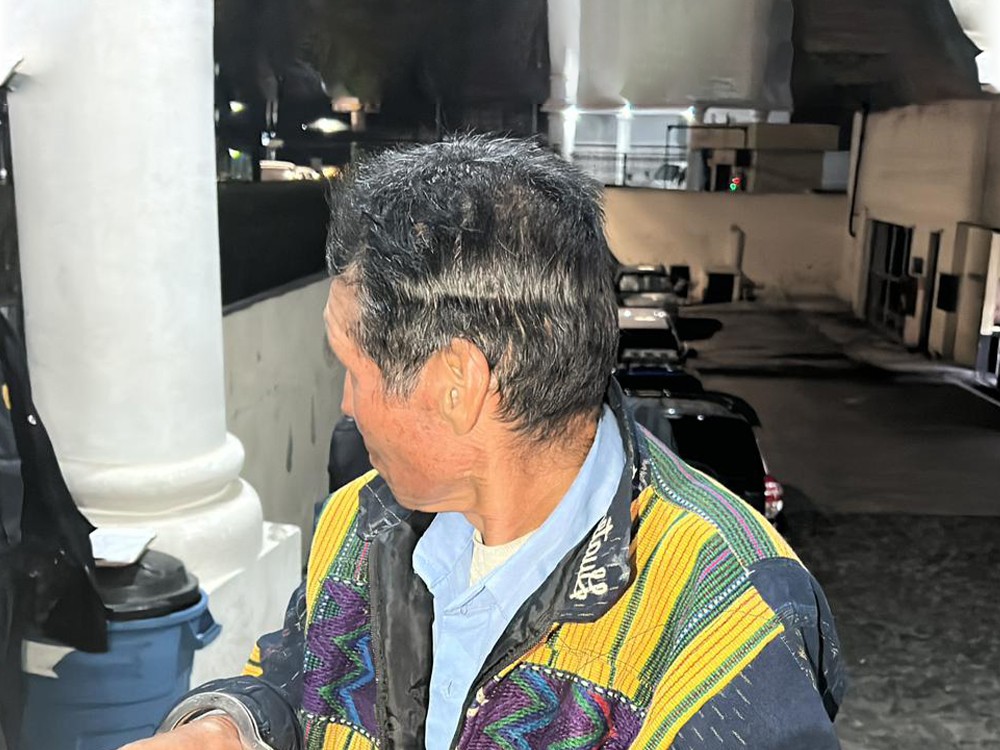 Ligan a proceso a hombre que entregaba vales de un partido político a votantes en Cajolá  