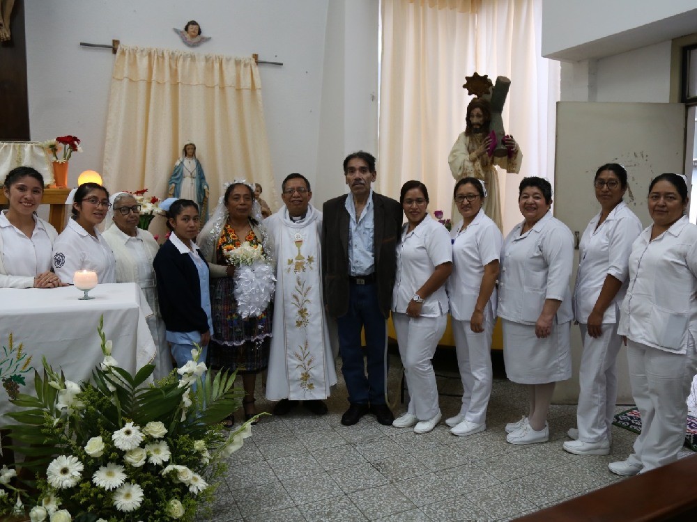Llevan a cabo primera boda en el interior del Hospital Regional de Occidente