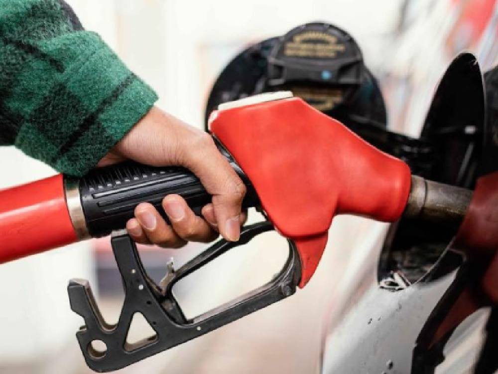 Los precios de los combustibles continúan a la baja