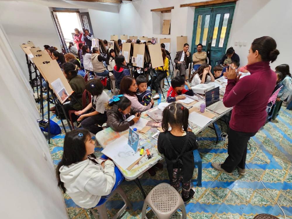 Más de 40 personas participan en taller de arteterapia 