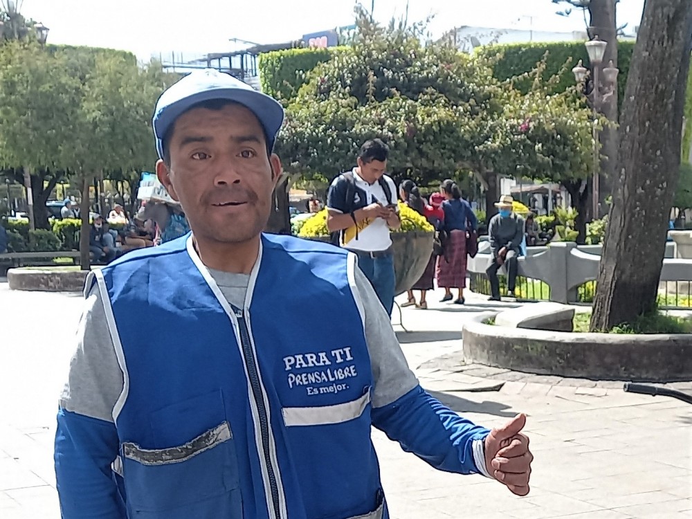Maynitor, 25 años recorriendo Huehue para llevar las noticias