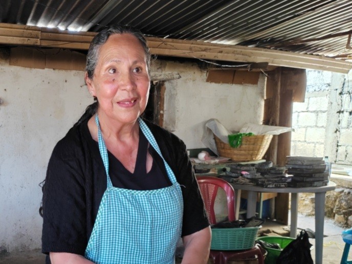 Mujer sacó adelante a su familia elaborando pan 