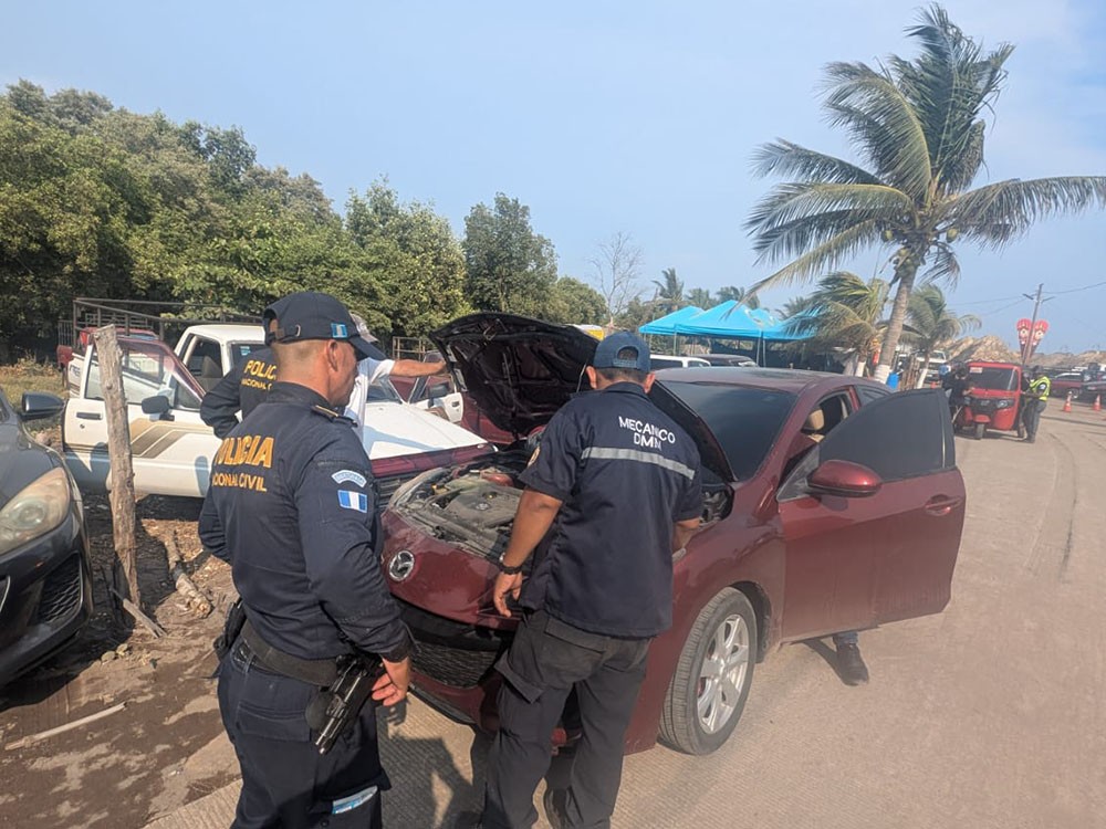 Playas de Ocós y Tilapa recibieron a cientos de veraneantes durante Semana Santa