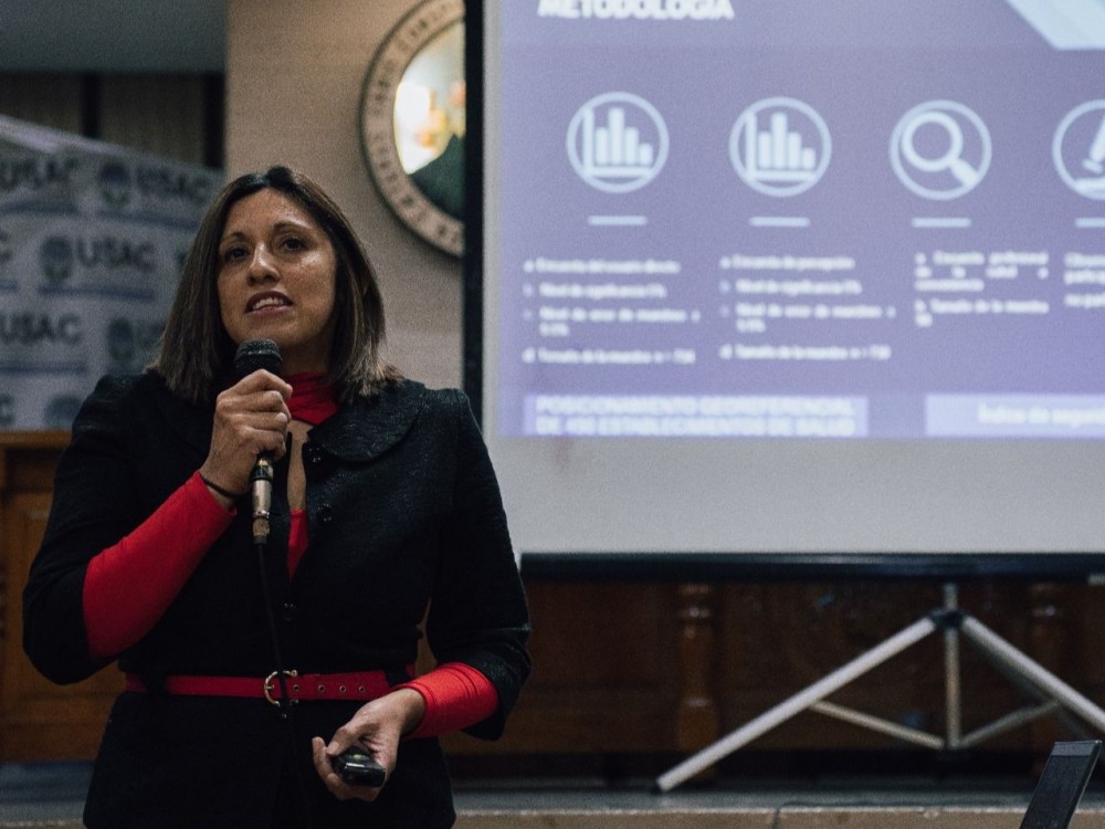 Presentan avances de estudios de servicios de salud en Xela 